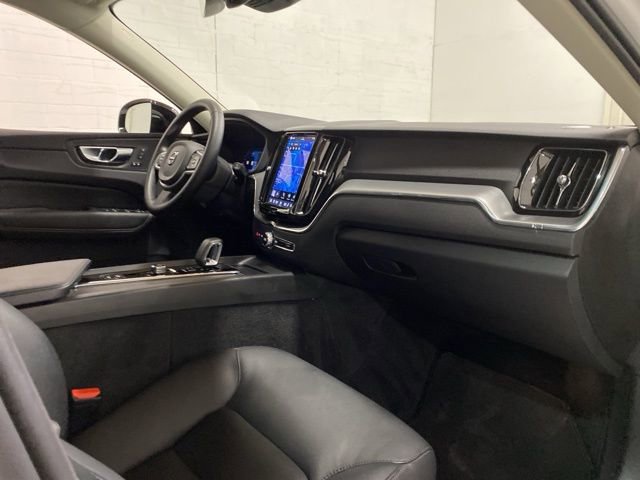Used 2025 Volvo XC60 B5 Core image 23