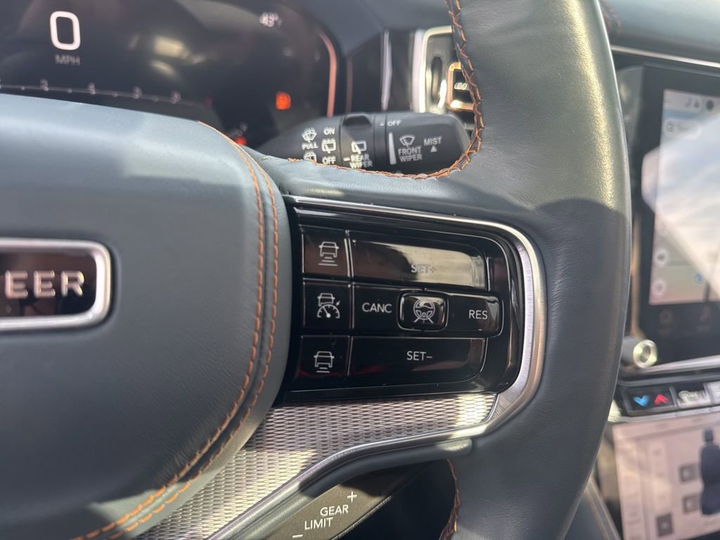 Used 2022 Jeep Grand Wagoneer Series III w/ Rear Seat Video Group 1 image 25