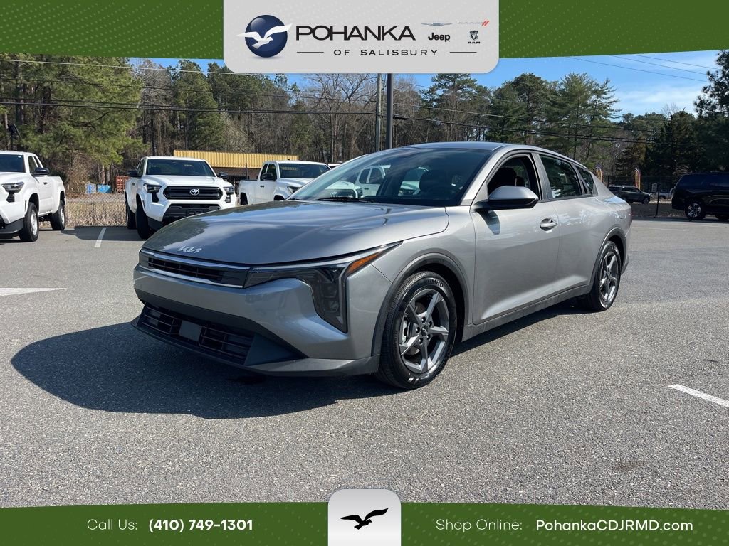 Used 2025 Kia K4 LXS image 1