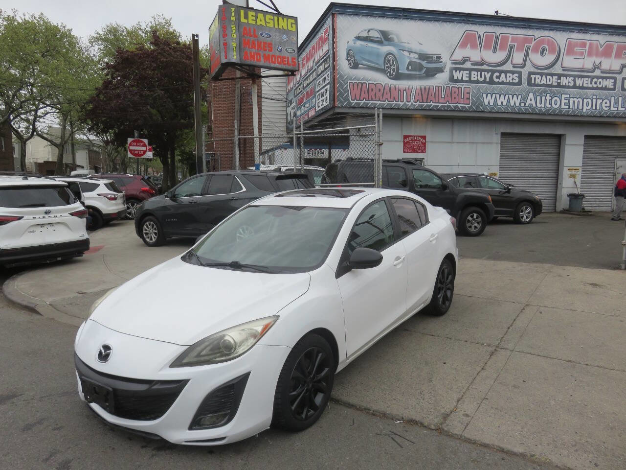 Used 2011 MAZDA MAZDA3 s Sport w/ Tech Pkg FWD image 2