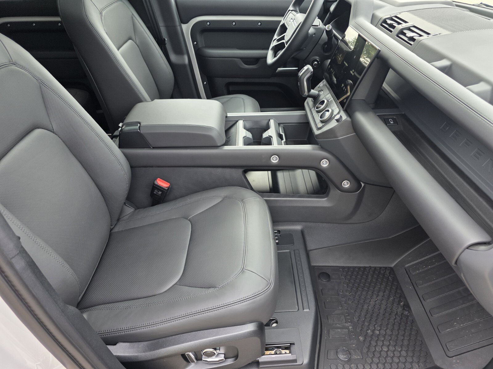New 2026 Land Rover Defender 130 X-Dynamic SE AWD/4WD image 3