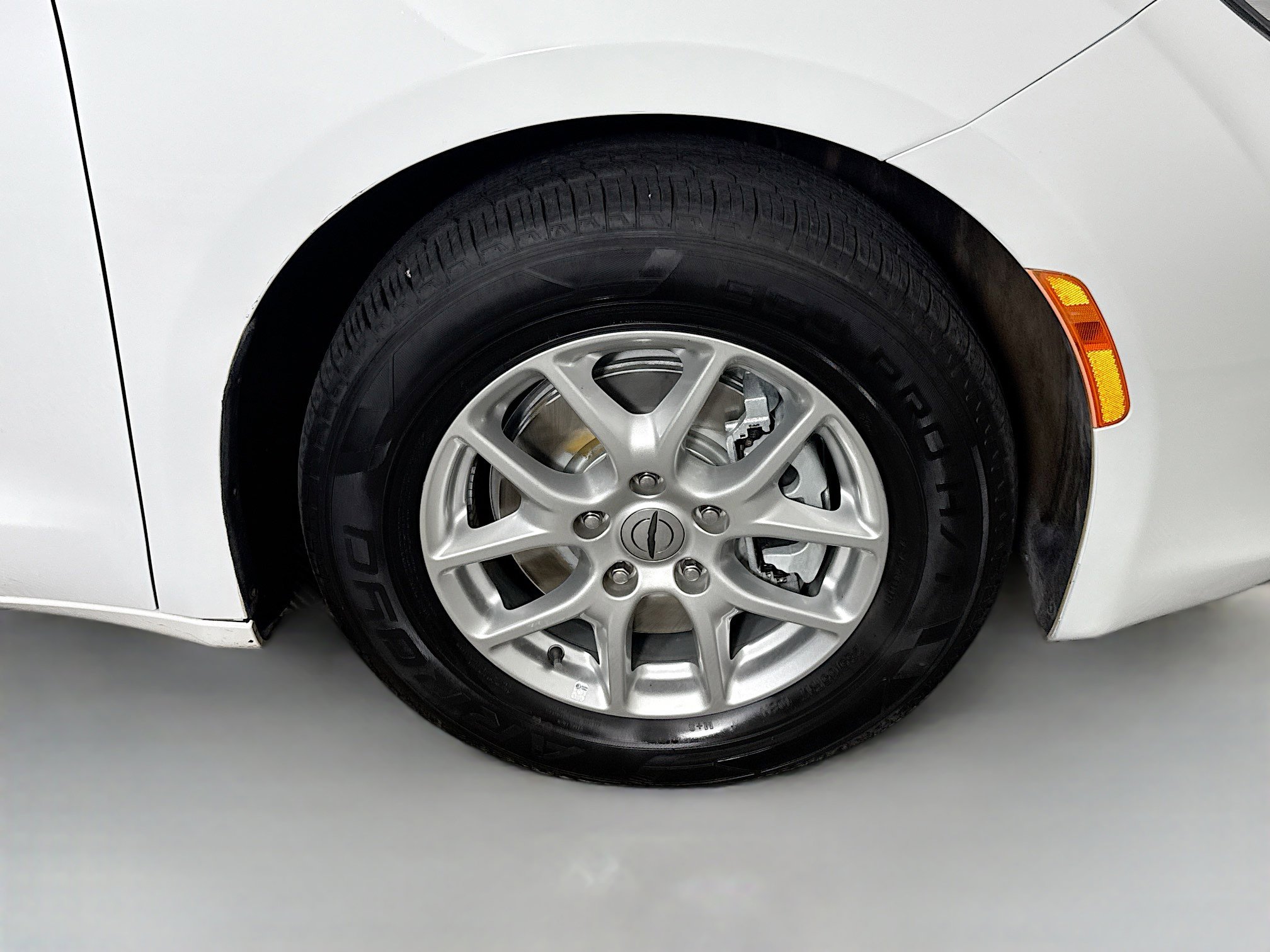 Used 2022 Chrysler Voyager LX FWD image 30