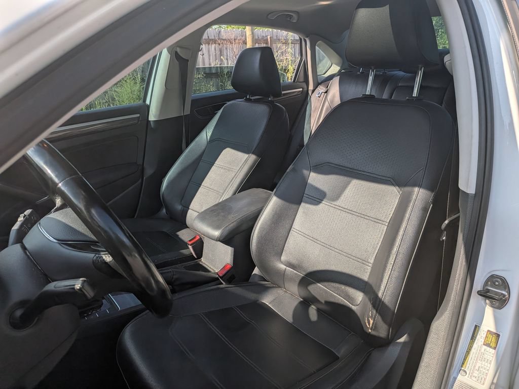 Used 2017 Volkswagen Passat 1.8T SE FWD image 9