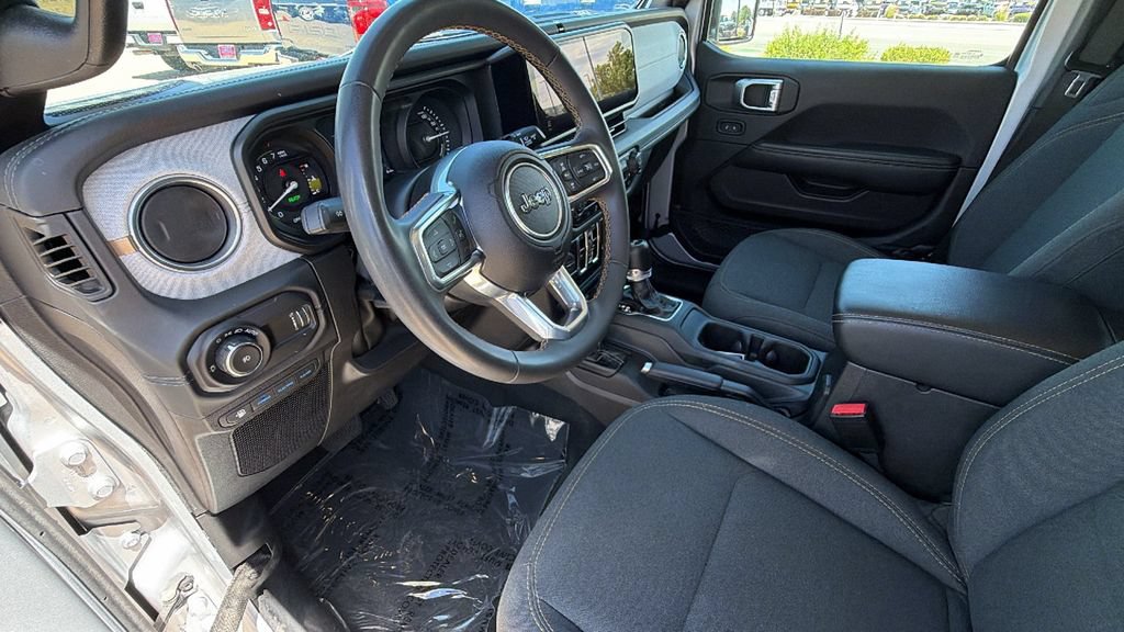 Used 2024 Jeep Wrangler Unlimited Sahara AWD/4WD image 10