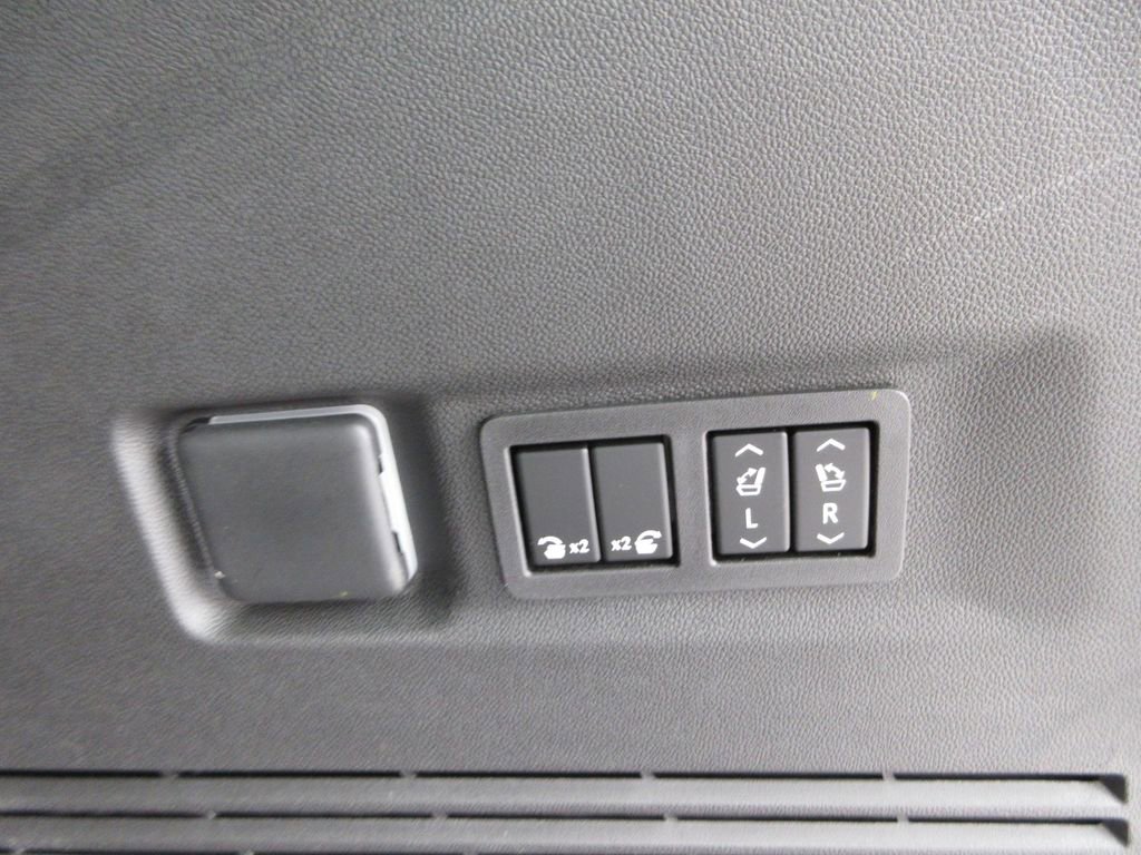 New 2026 Chevrolet Suburban High Country AWD/4WD image 13