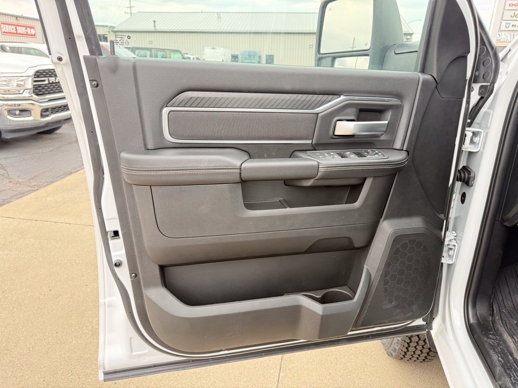 New 2026 RAM 3500 Big Horn AWD/4WD image 12