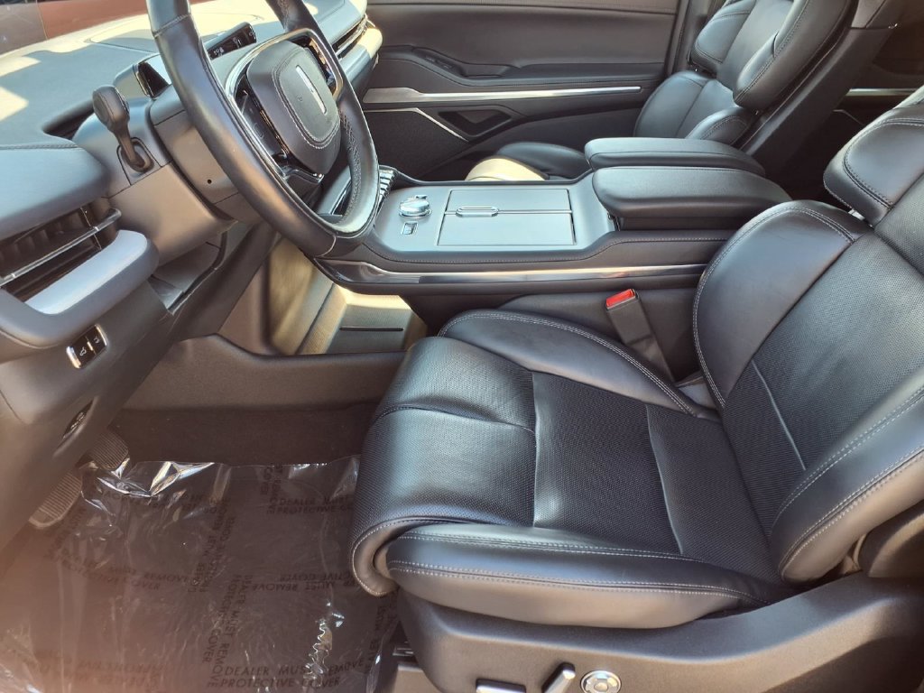 Used 2025 Lincoln Navigator Reserve AWD/4WD image 7