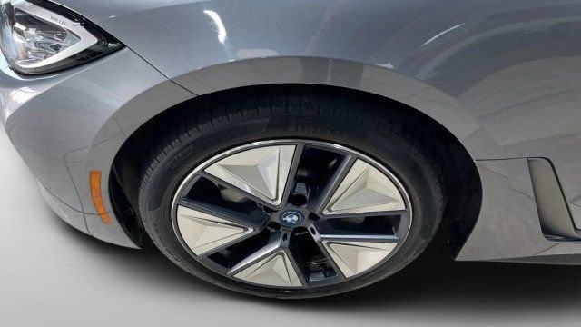 Used 2023 BMW i4 eDrive35 w/ Premium Package image 22