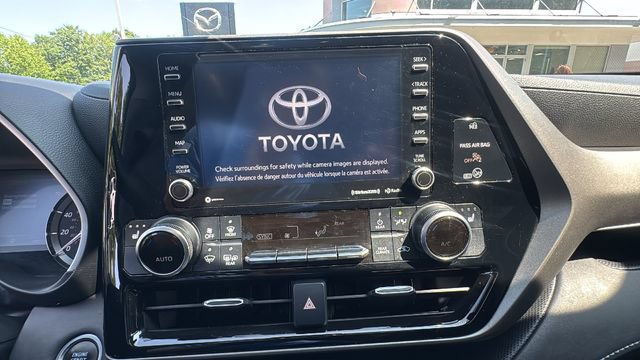 Used 2021 Toyota Highlander XLE AWD/4WD image 25