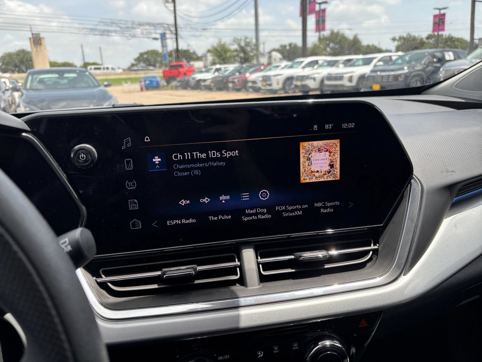 Used 2025 Chevrolet Trax LT FWD image 16