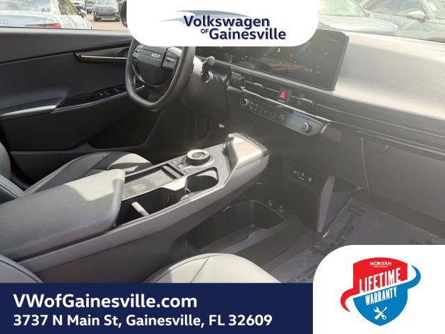 Used 2025 Kia EV6 Light w/ Light LR Technology Package image 9