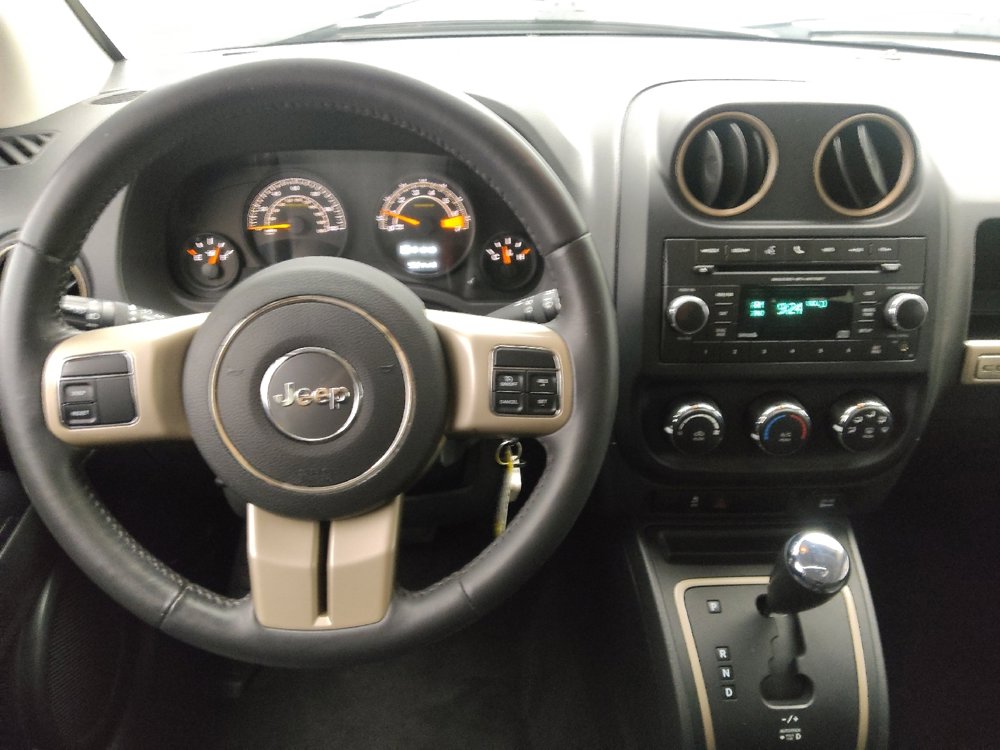 Used 2017 Jeep Compass 75th Anniversary w/ Power Value Group image 22