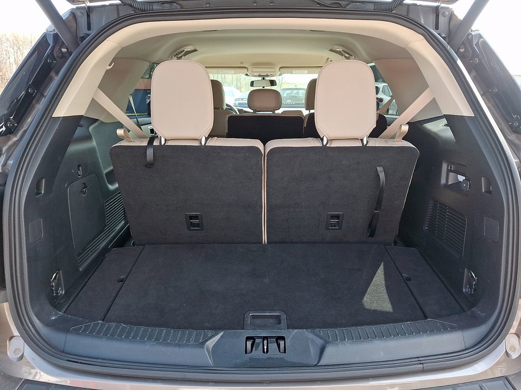 Used 2021 Ford Explorer XLT w/ Equipment Group 202A image 28