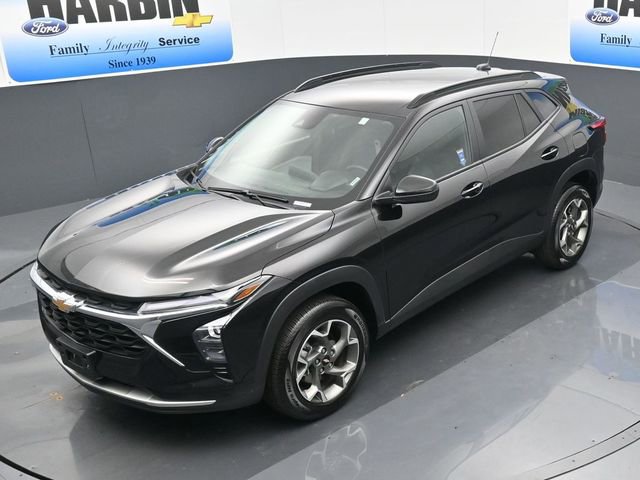 Used 2025 Chevrolet Trax LT w/ LT Convenience Package image 16