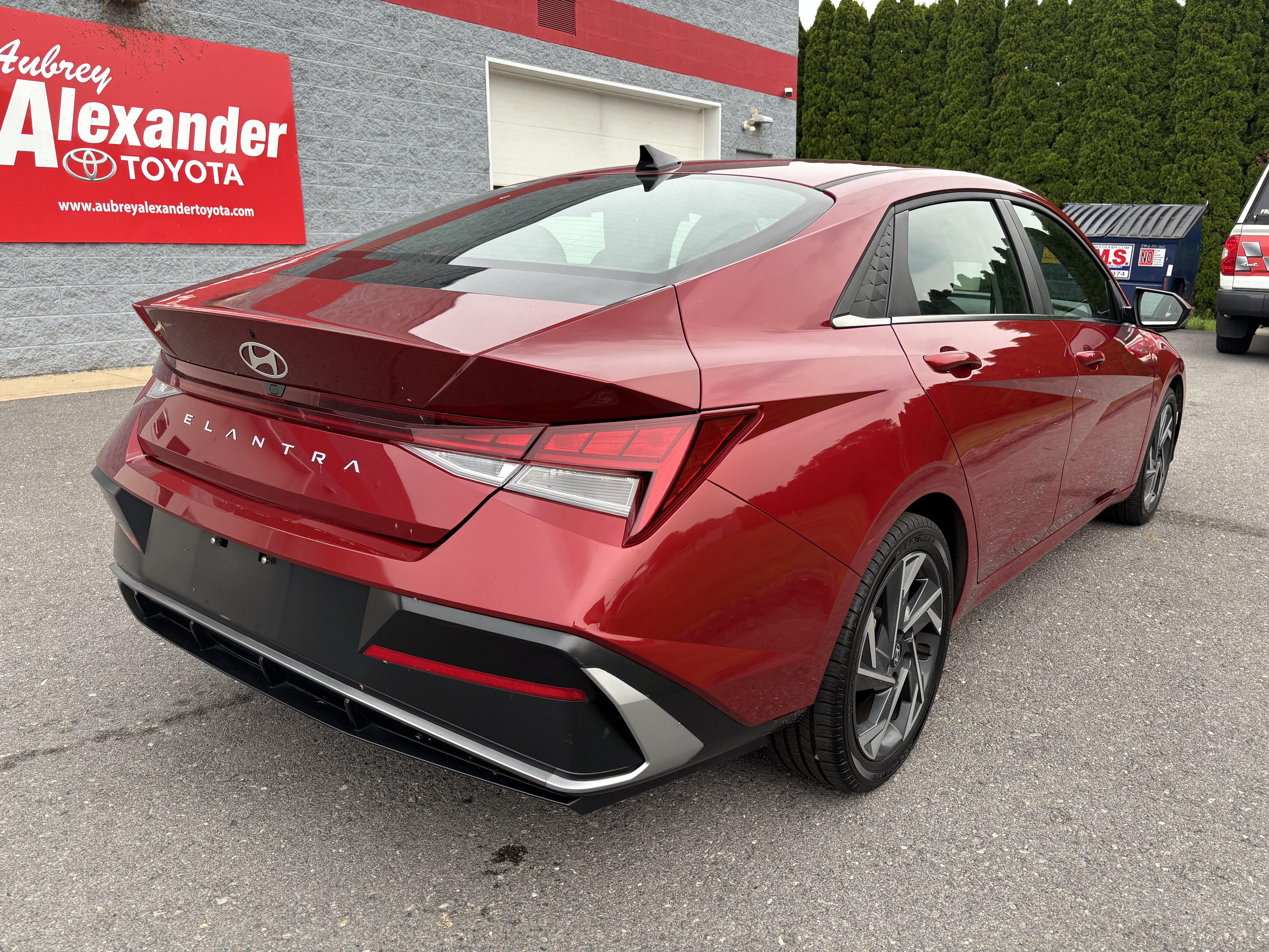 Used 2025 Hyundai Elantra SEL FWD video 3