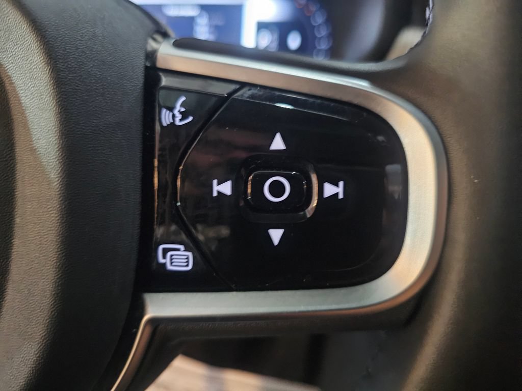 Certified 2025 Volvo V90 B6 Cross Country Plus AWD/4WD image 21