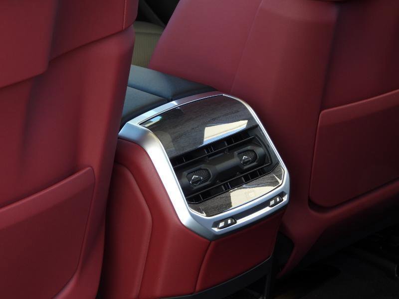 Used 2024 BMW 740i image 49