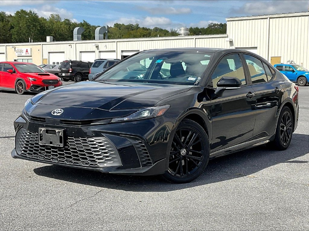 Used 2025 Toyota Camry SE FWD image 2