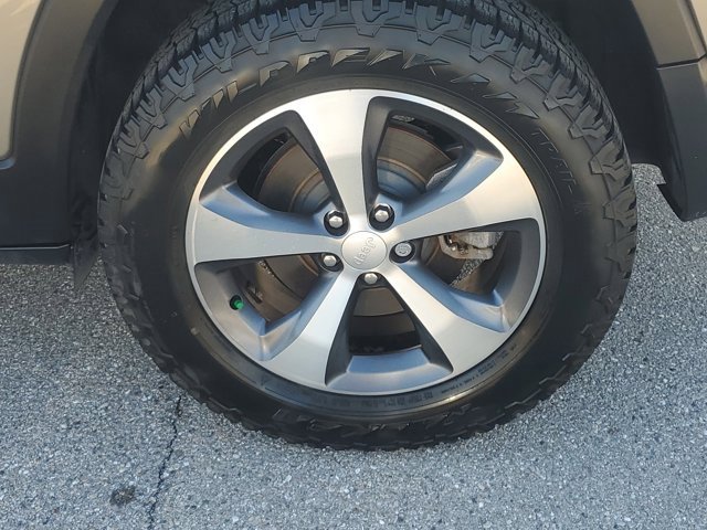 Used 2020 Jeep Cherokee Limited w/ Luxury Group image 12