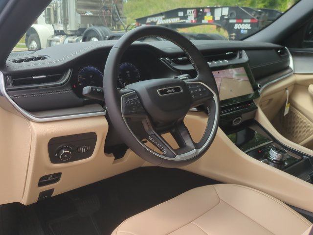 New 2026 Jeep Grand Cherokee Limited w/ Limited Altitude Package AWD/4WD image 29