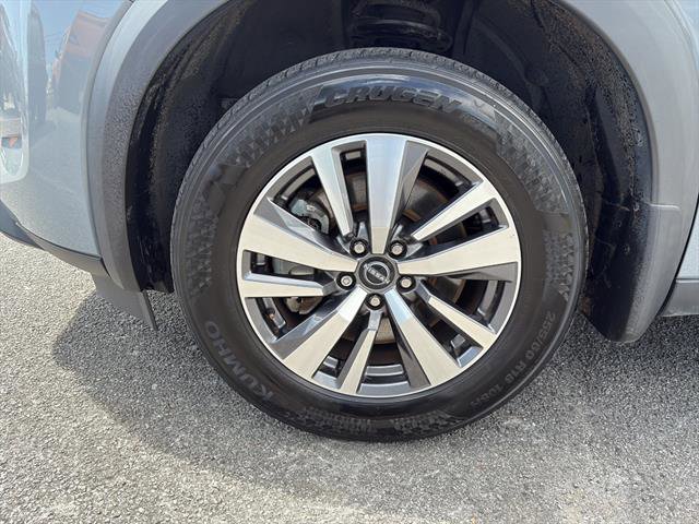 Used 2023 Nissan Pathfinder SL w/ Lighting Package (N92) FWD image 9