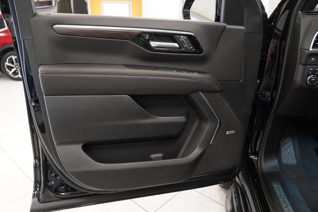 New 2026 Chevrolet Suburban Premier AWD/4WD image 19