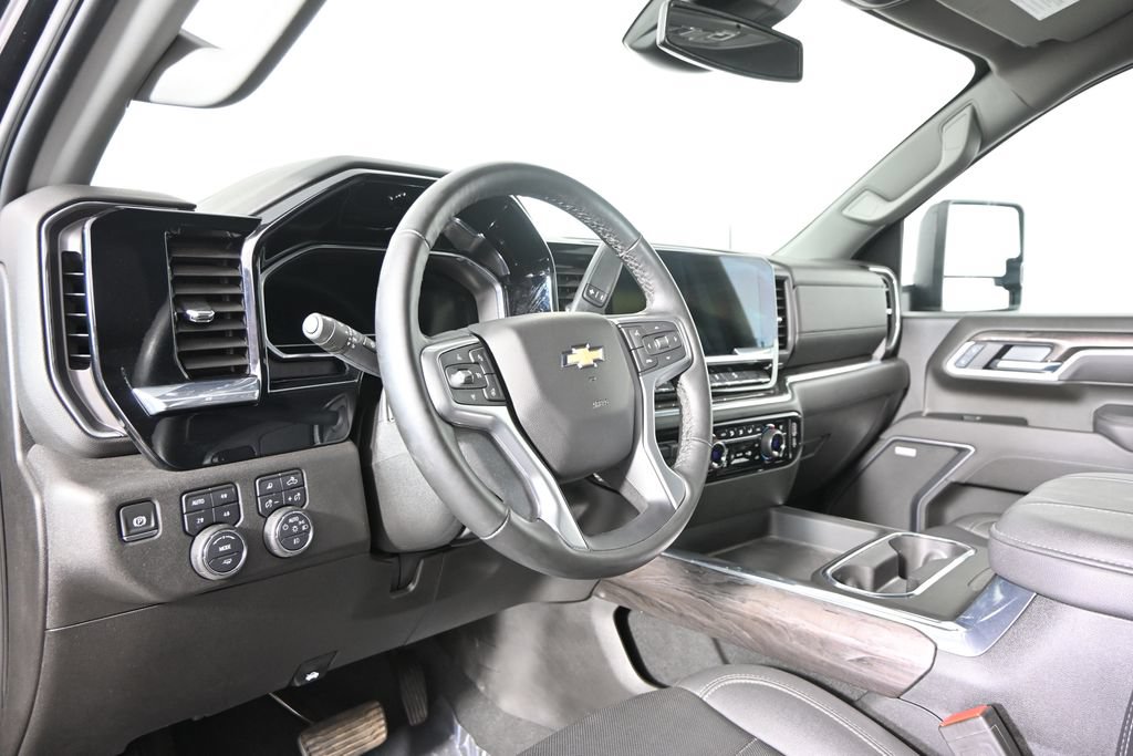 Used 2025 Chevrolet Silverado 3500 LTZ w/ LTZ Convenience Package AWD/4WD image 22