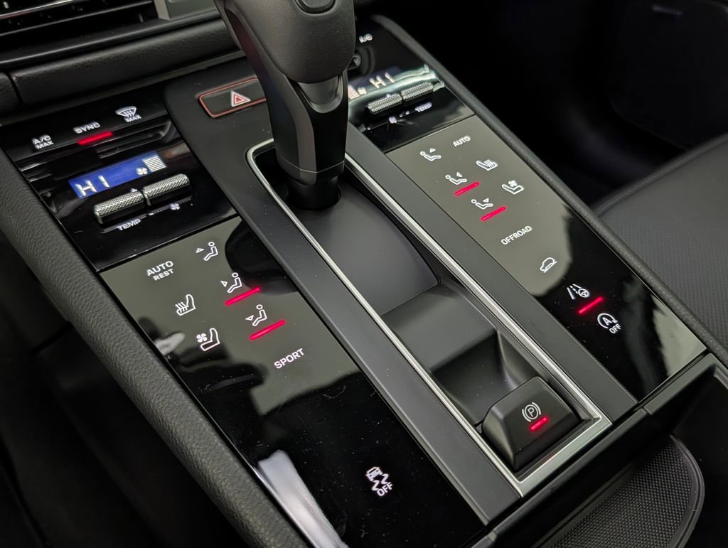 New 2026 Porsche Macan image 34