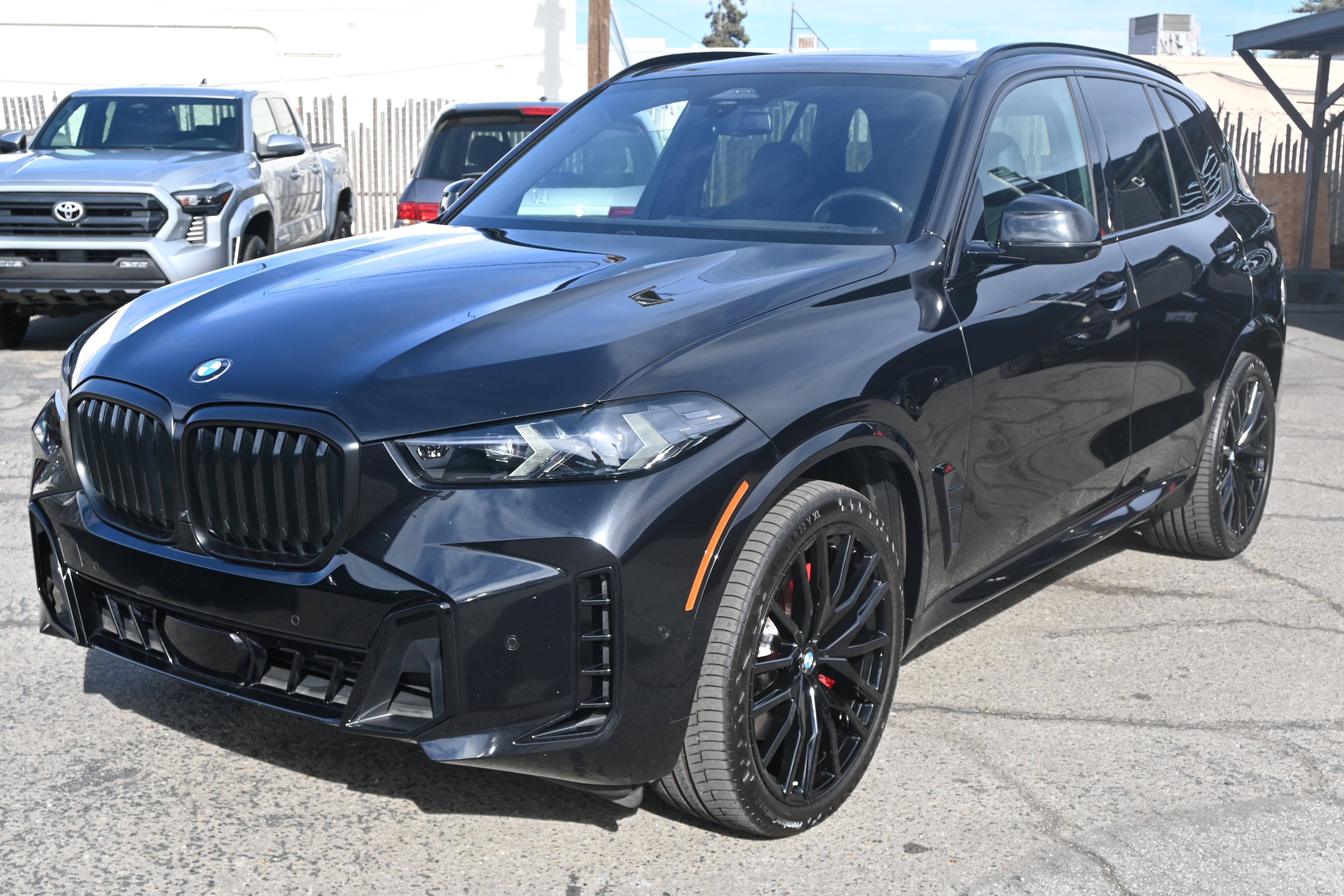 Used 2024 BMW X5 xDrive40i w/ M Sport Package AWD/4WD image 1