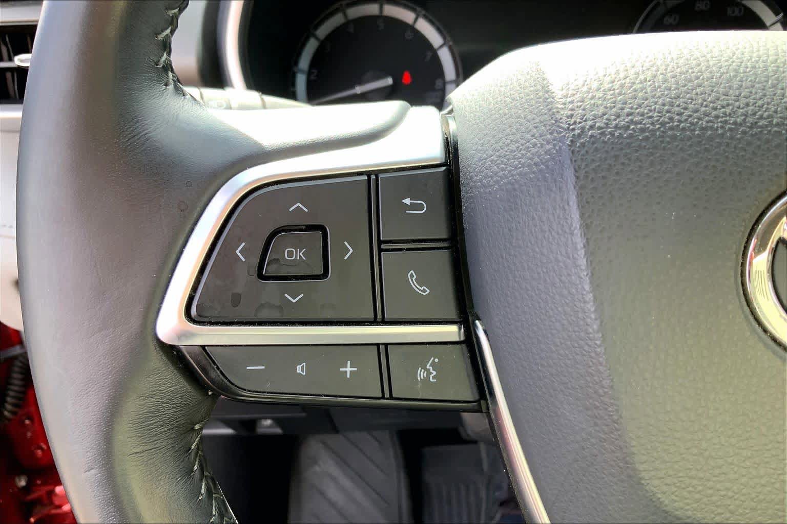 Used 2021 Toyota Highlander XLE FWD image 24