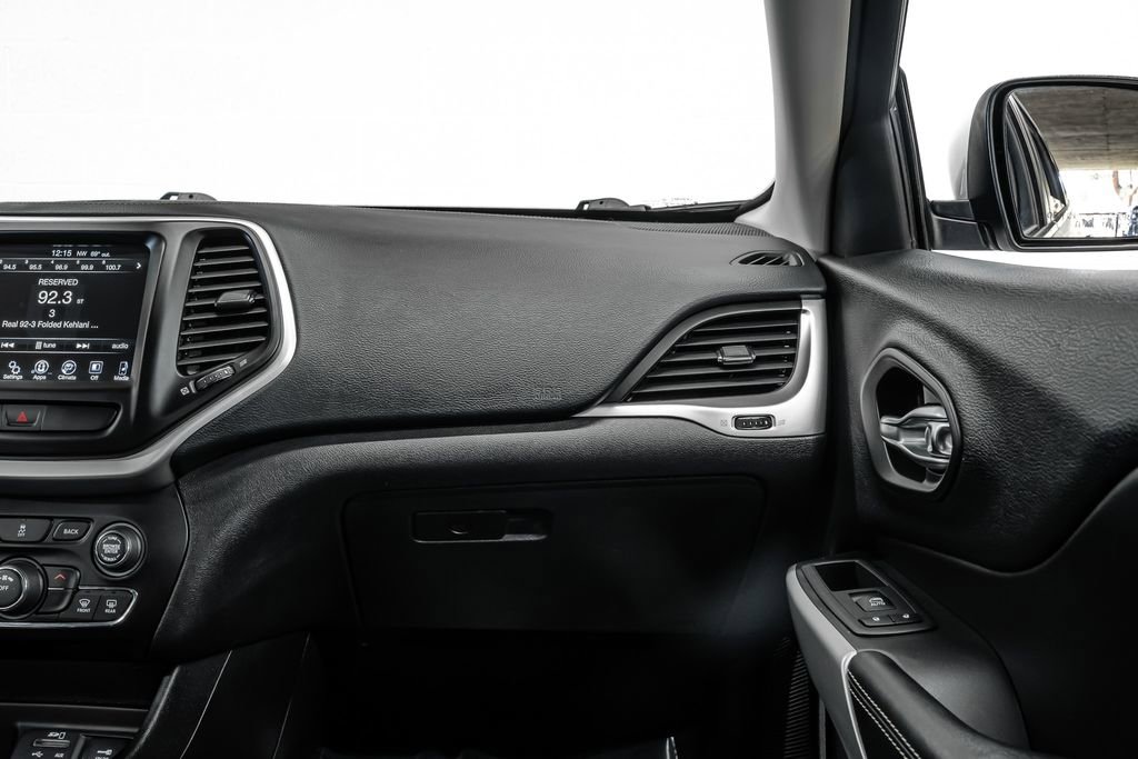 Used 2018 Jeep Cherokee Latitude Plus image 19