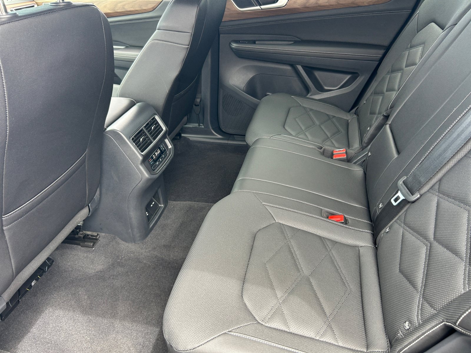 Certified 2026 Volkswagen Atlas SE FWD image 18