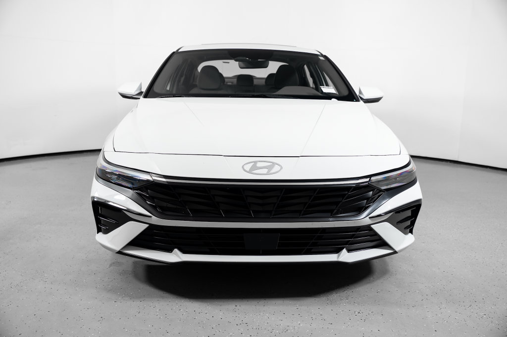 Certified 2025 Hyundai Elantra SEL FWD image 17