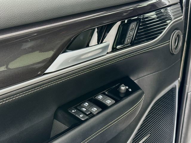 Used 2024 Jeep Wagoneer 4WD w/ Premium Group I image 18