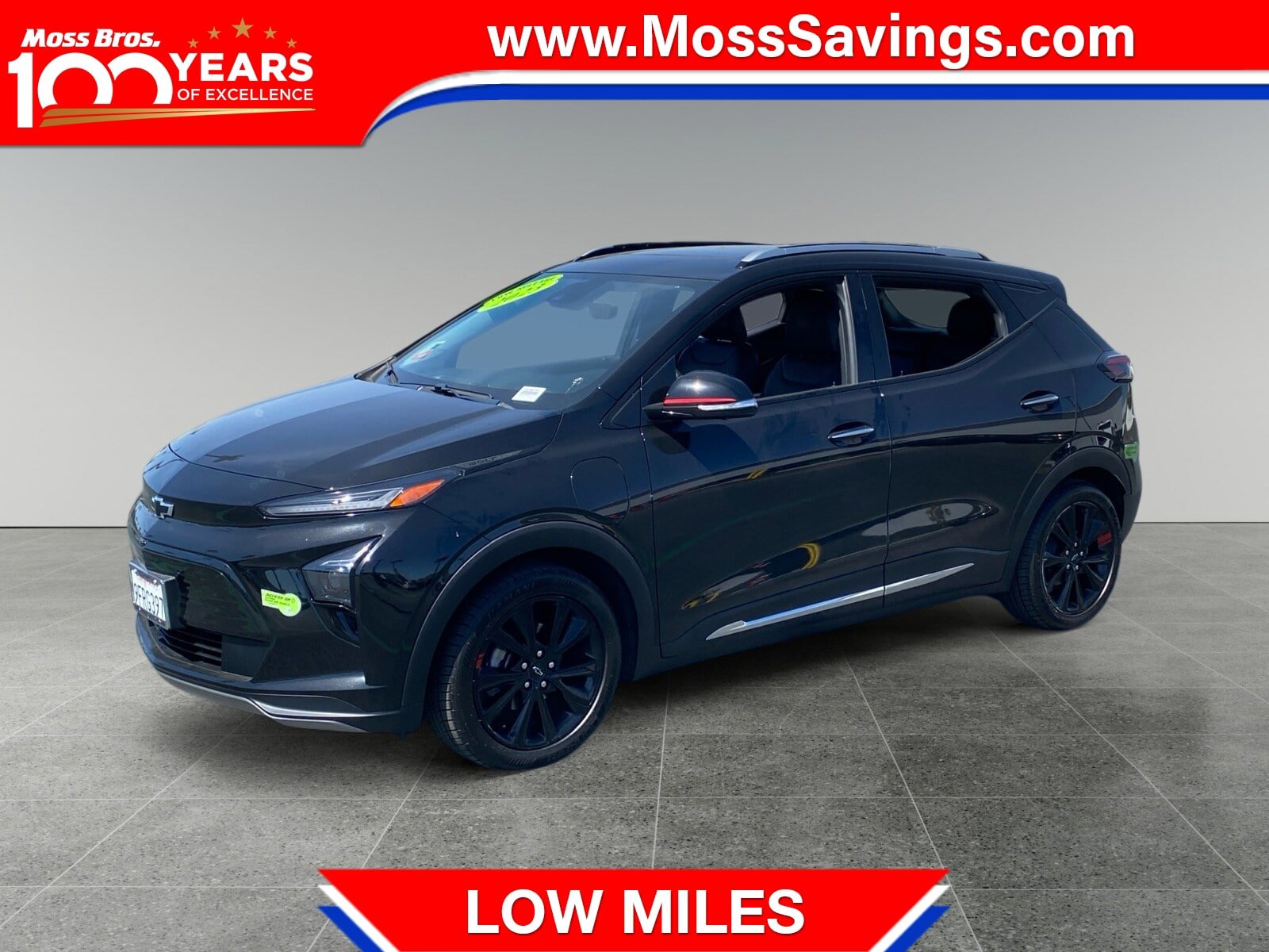 Used 2023 Chevrolet Bolt EUV Premier w/ Sun & Sound Package FWD image 1