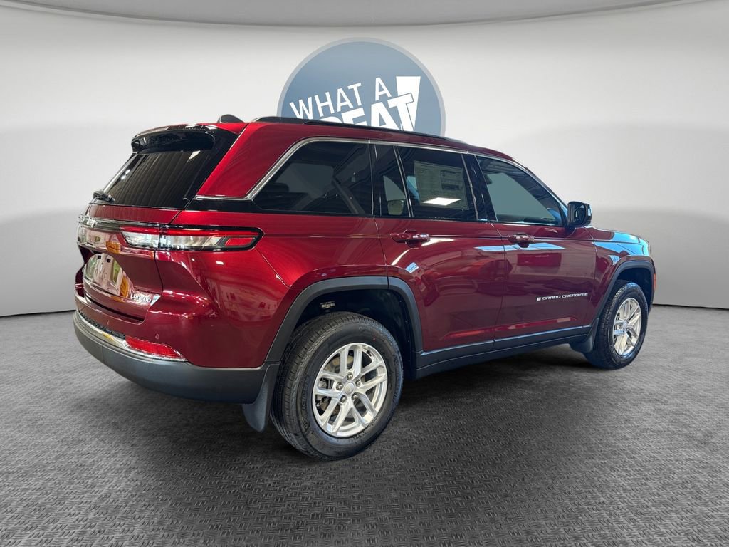 New 2025 Jeep Grand Cherokee Laredo w/ MOPAR Finishing Package image 3