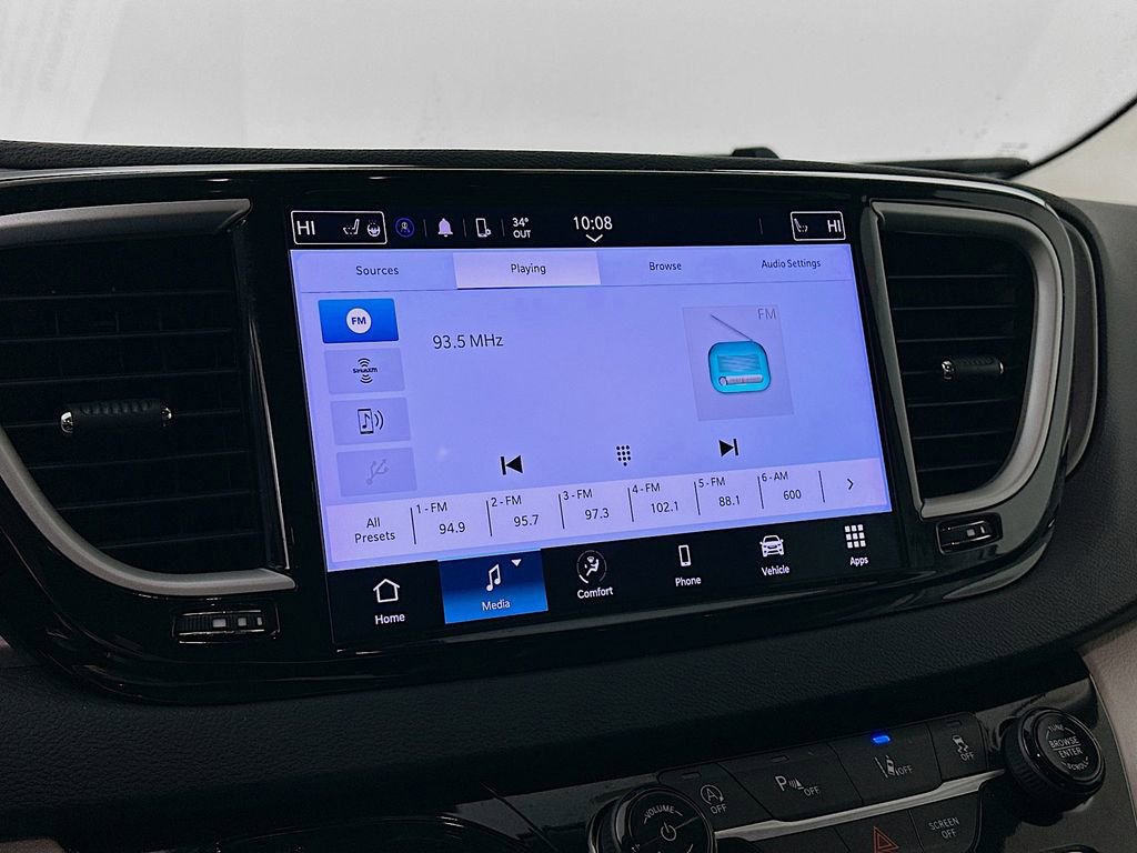 Used 2024 Chrysler Pacifica Touring-L image 23