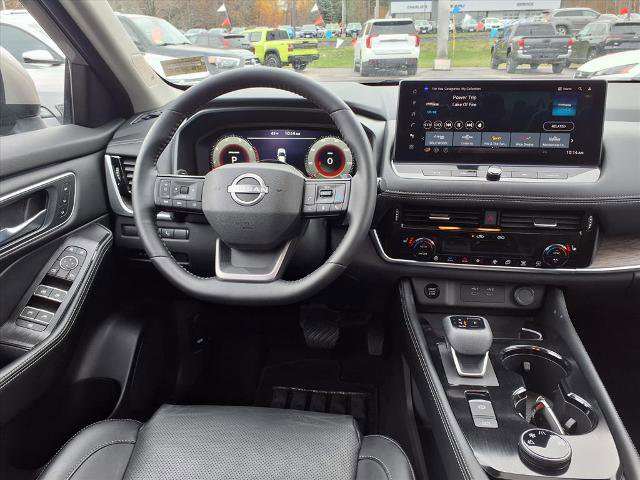 Certified 2025 Nissan Rogue Platinum w/ Tech Package image 9