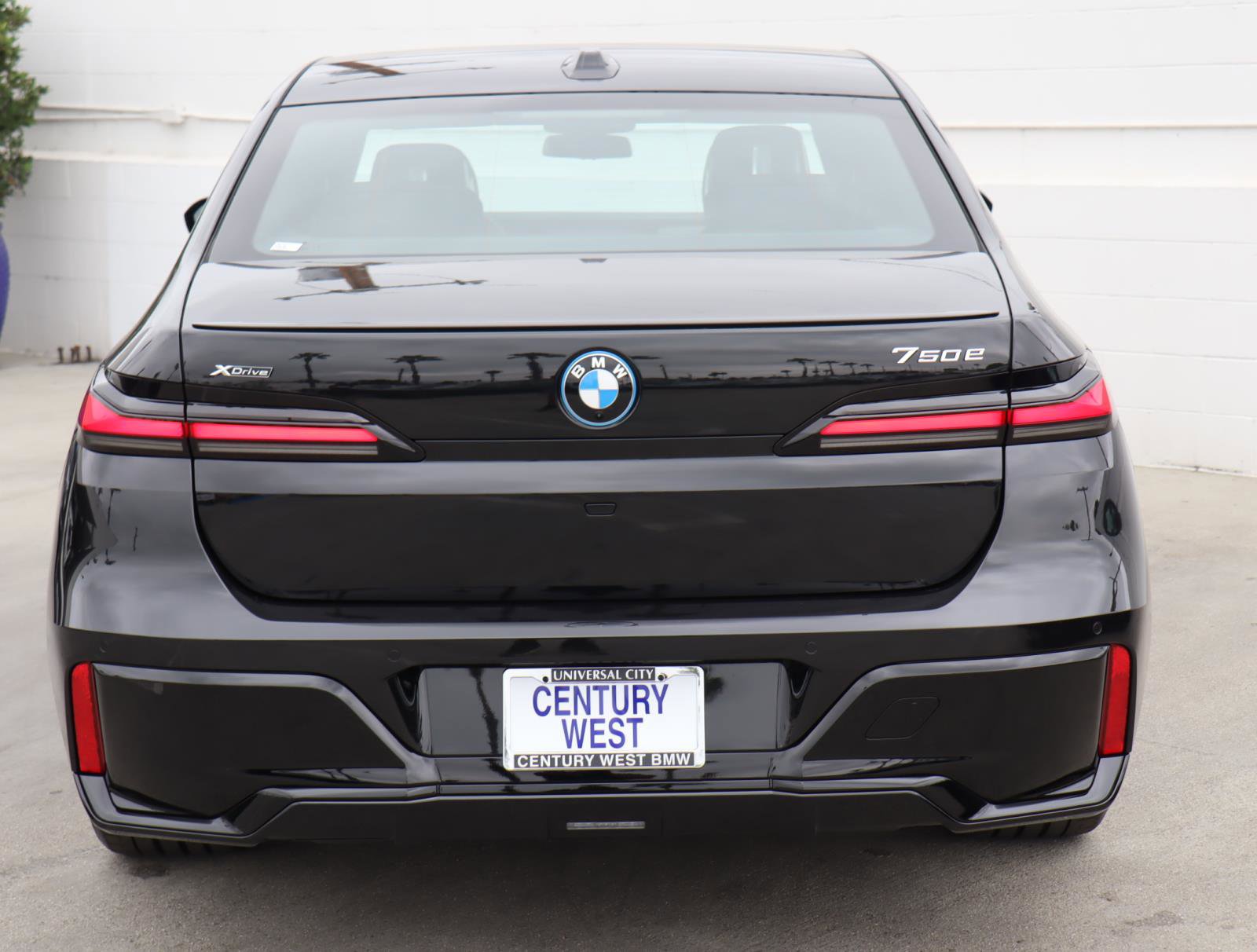New 2026 BMW 750e xDrive w/ Executive Package image 4