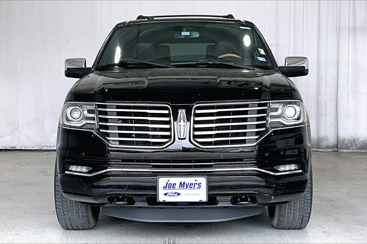 Used 2017 Lincoln Navigator Select RWD image 3