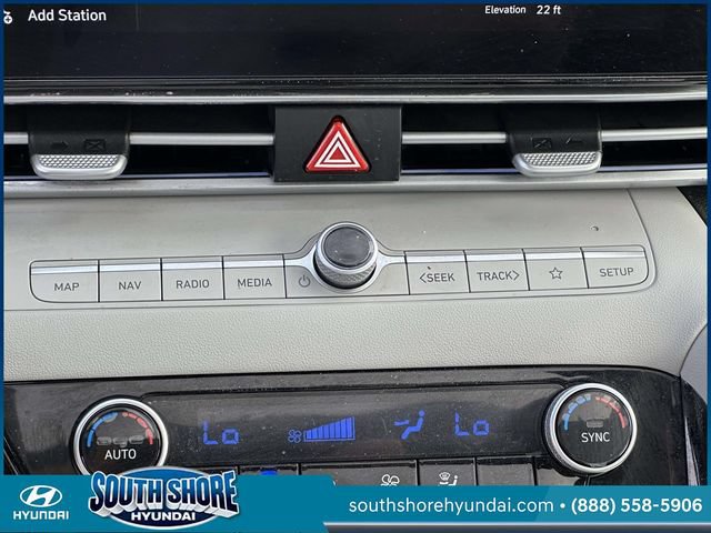 Certified 2025 Hyundai Elantra Limited FWD image 34