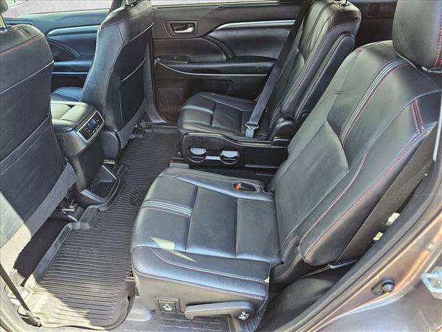 Used 2019 Toyota Highlander SE AWD/4WD image 18
