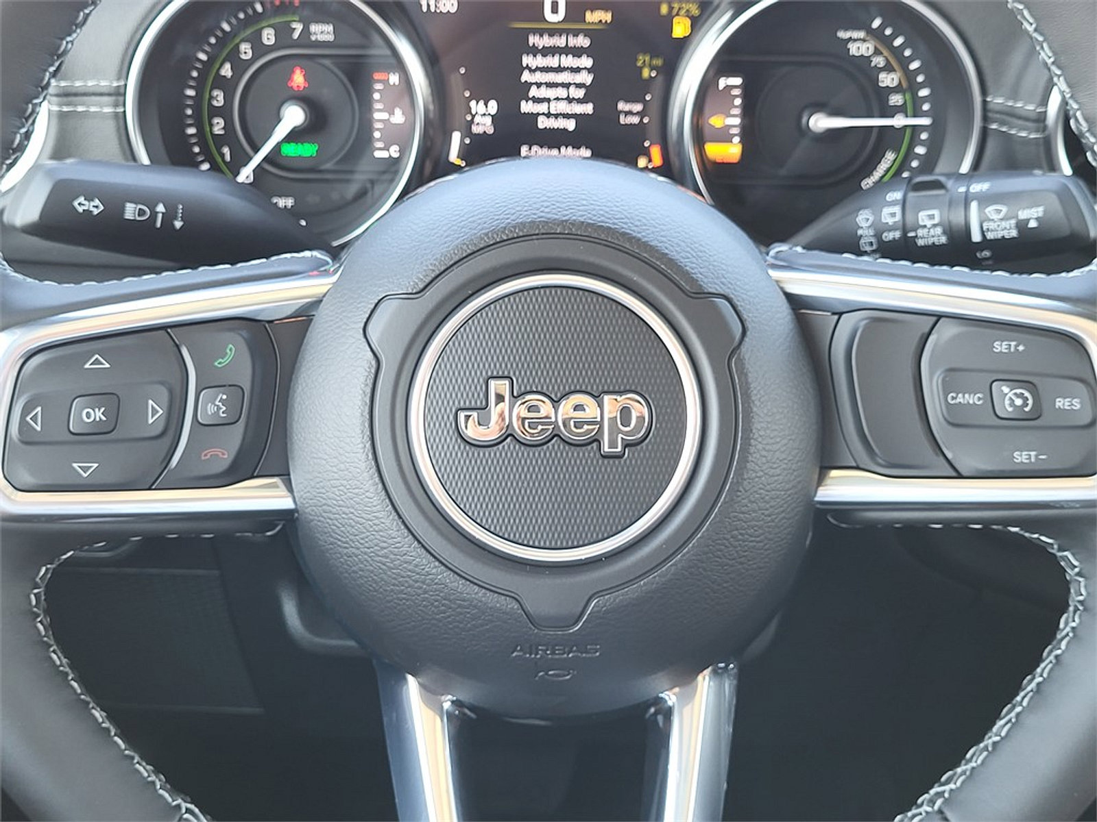 Used 2022 Jeep Wrangler Unlimited Sahara w/ Cold Weather Group image 27