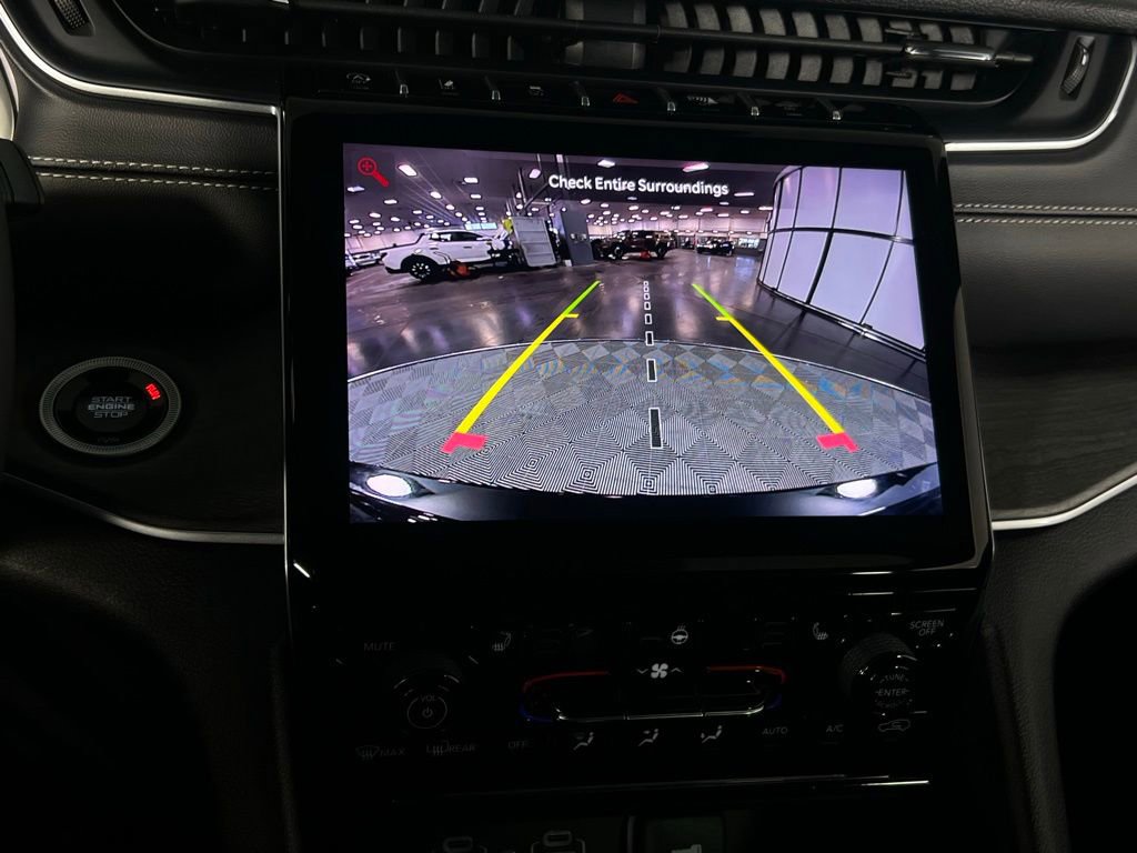 Used 2024 Jeep Grand Cherokee Limited image 17