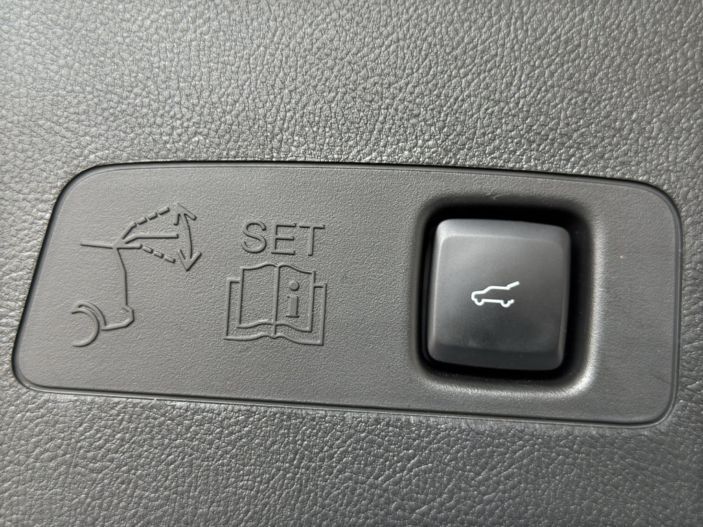 Used 2023 Lincoln Corsair Reserve w/ Equipment Group 201A AWD/4WD image 21