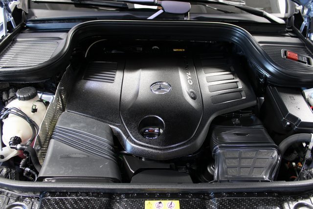 Used 2025 Mercedes-Benz GLS 450 4MATIC w/ AMG Line Exterior image 32