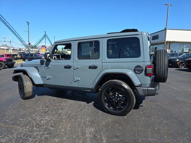 Used 2025 Jeep Wrangler Unlimited Sahara w/ Safety Group AWD/4WD image 4
