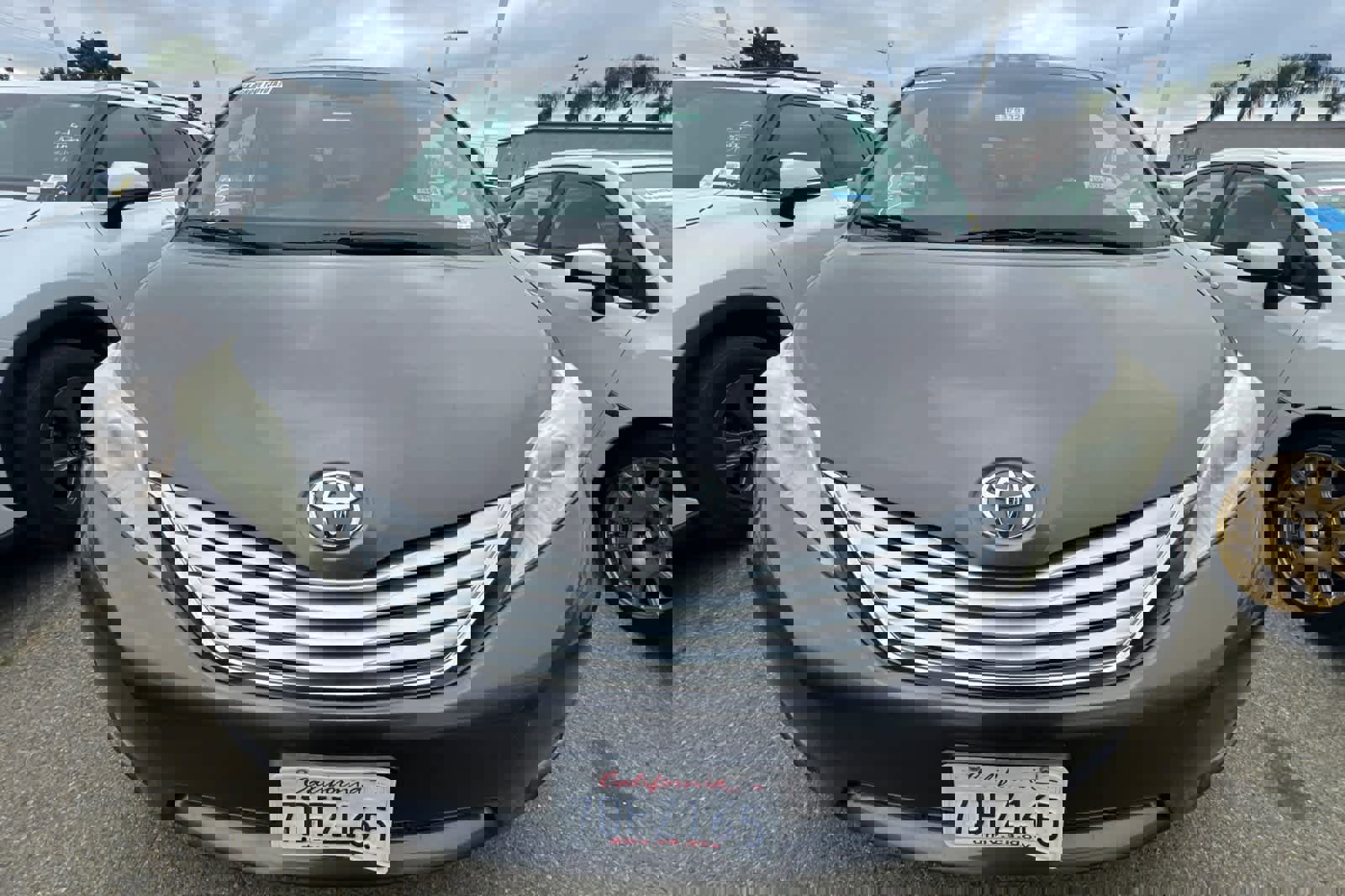 Used 2013 Toyota Sienna Limited w/ Premium Pkg image 2