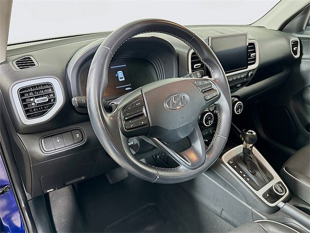 Used 2023 Hyundai Venue Limited image 9