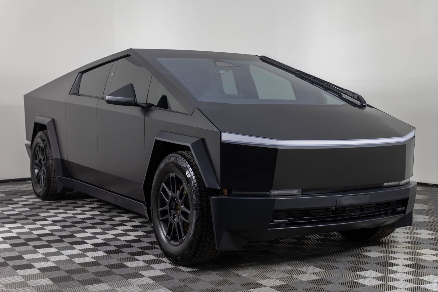 Used 2024 Tesla Cybertruck AWD Crew Cab image 11